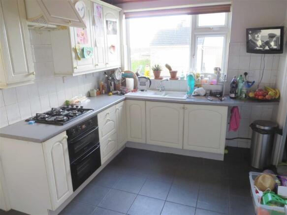 FITTED KITCHEN