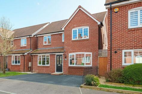 Rhodes Way, Billingshurst, RH14