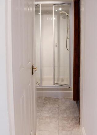 Ensuite to Bed 1