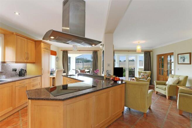 5 bed Detached for sale Image 12