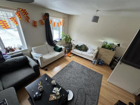 3 bed Flat to rent Image 6
