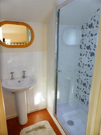 EN SUITE SHOWER ROOM
