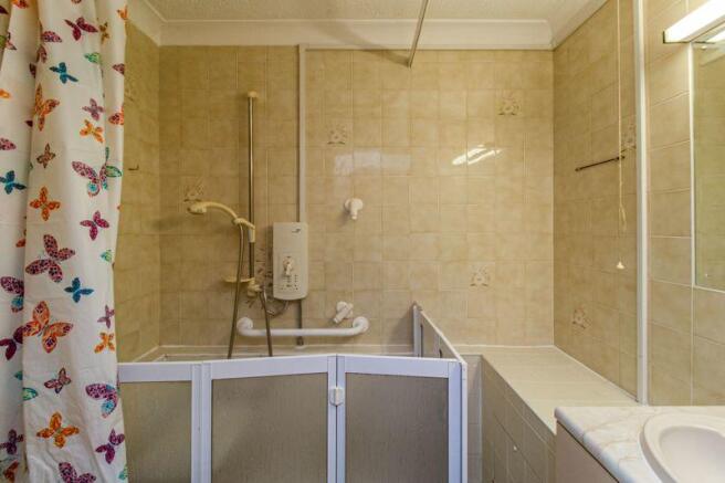SHOWER ROOM