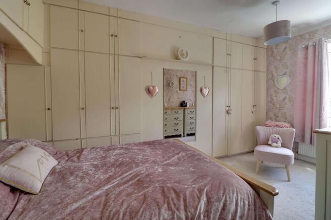 3 bed Terraced for sale Image 8