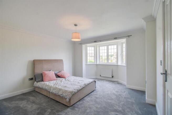 6 bed Detached for sale Image 9