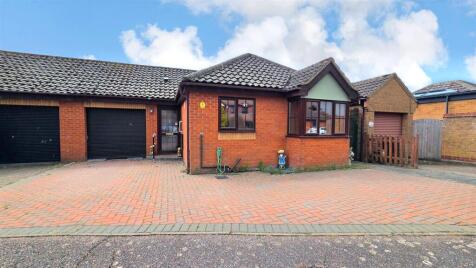 St. Andrew Close, Hopton