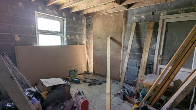 116 Bronwydd Road, Carmarthen, Carmarthenshire SA31 2AR photo 4