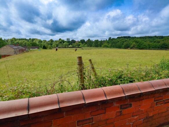 5 bed Detached for sale Image 12
