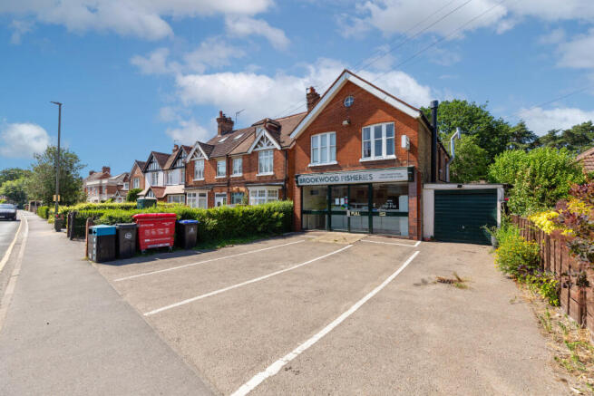152 Connaught Road, Brookwood, Woking GU24 0AL