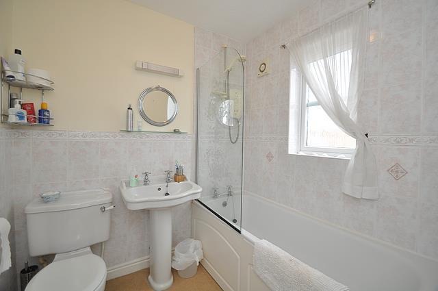 Penhale Rd (33) Bathroom. .jpg