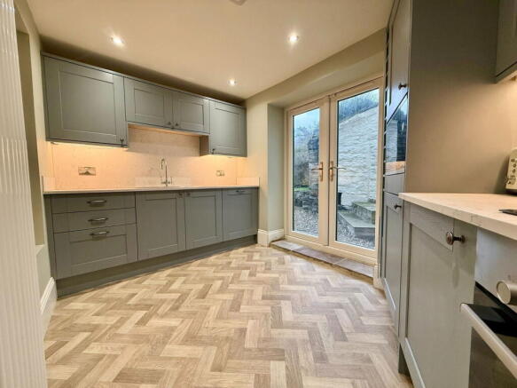 4 bed Detached for sale Image 6