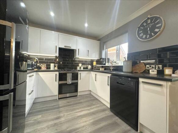 3 bed House for sale Image 8