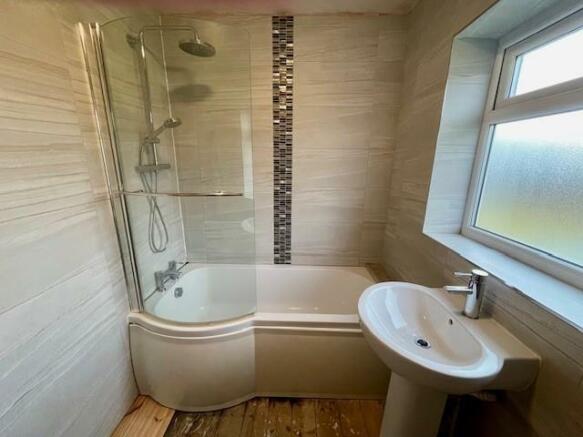Bathroom..jpg