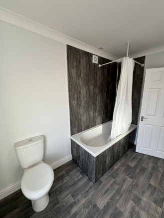 3 bed House to rent Image 8
