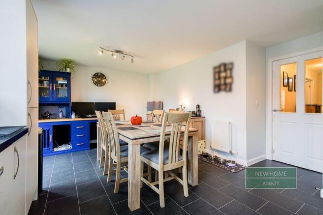 4 bed Detached for sale Image 9