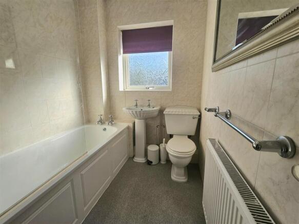 2 bed Town House to rent Image 8