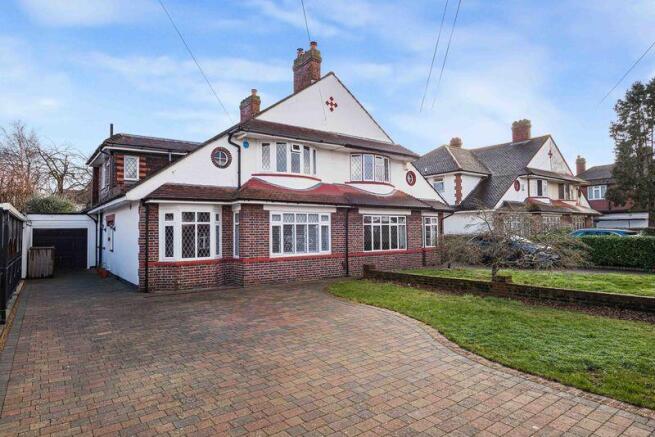 Front Elevation/ Drive