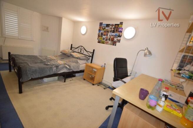 6 bed Terraced to rent Image 4