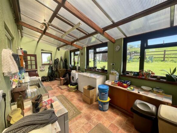 REAR CONSERVATORY/UTILITY ROOM