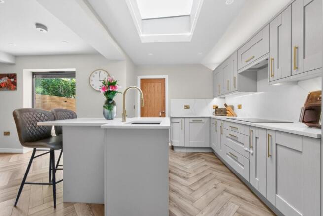 4 bed Semi-Detached for sale Image 5