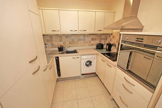 2 bed Apartment for sale Image 4