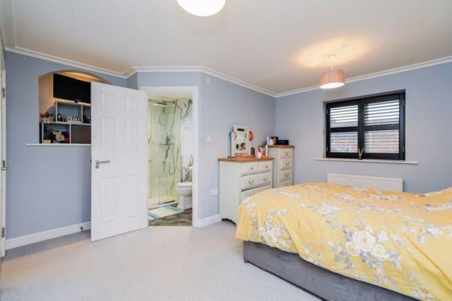 4 bed Detached for sale Image 7