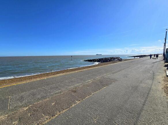Adjacent Sea Road, Felixstowe photo 4
