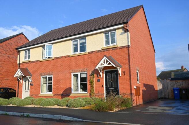 3 bed semi-detached house for sale Barley Road, B