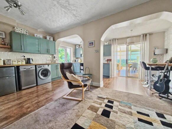 3 bed Semi-Detached for sale Image 6