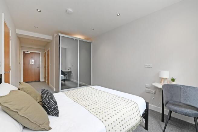 2 bed Apartment to rent Image 12