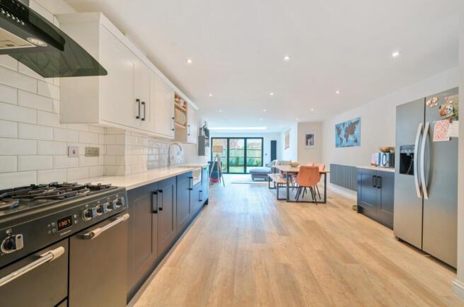 1380290-27-690e3c757af7f-ARW-1