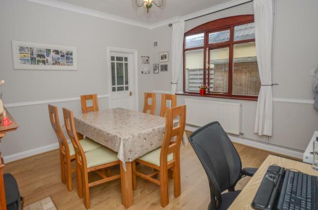 Dining room pic 2.jpg