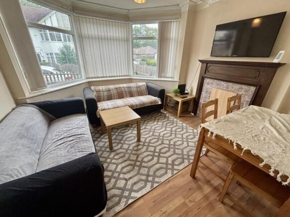 4 bed Semi-Detached to rent Image 8
