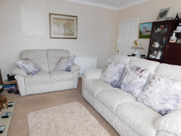 LOUNGE 2