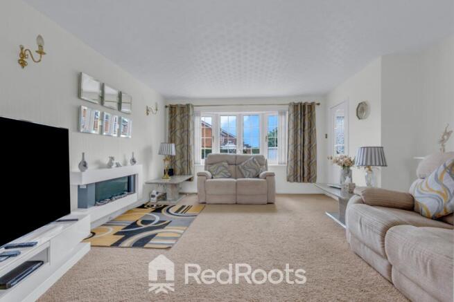 4 bed Detached for sale Image 3
