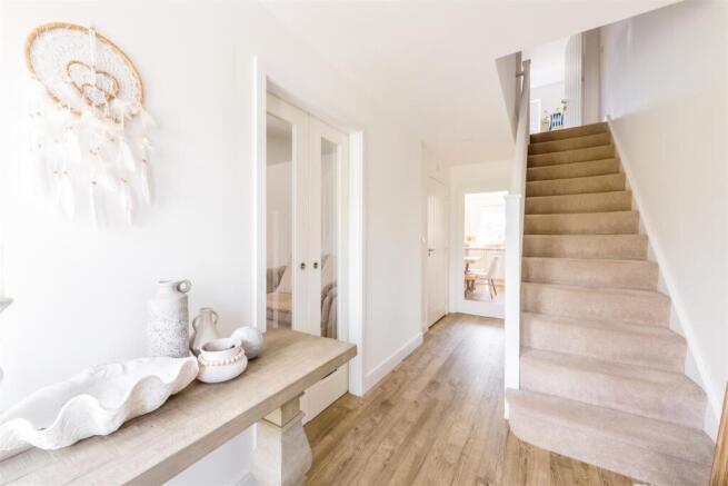 60 Barton Way-14.jpg