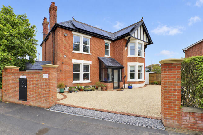 4-bed detached on Mengham Avenue, Hayling Island, £800,000
