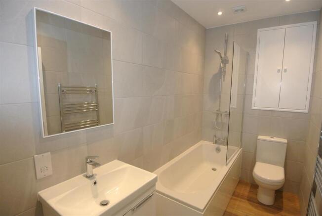 Flat 2 Bathroom.JPG
