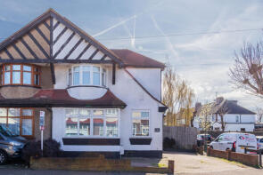 44, Valley Hill, Loughton IG10 3AQ