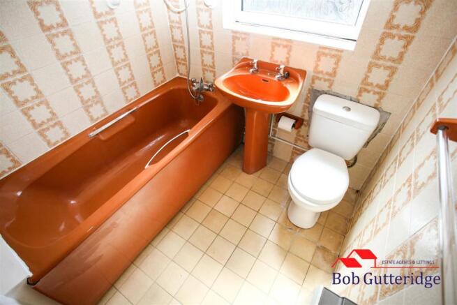 GROUND FLOOR BATHROOM