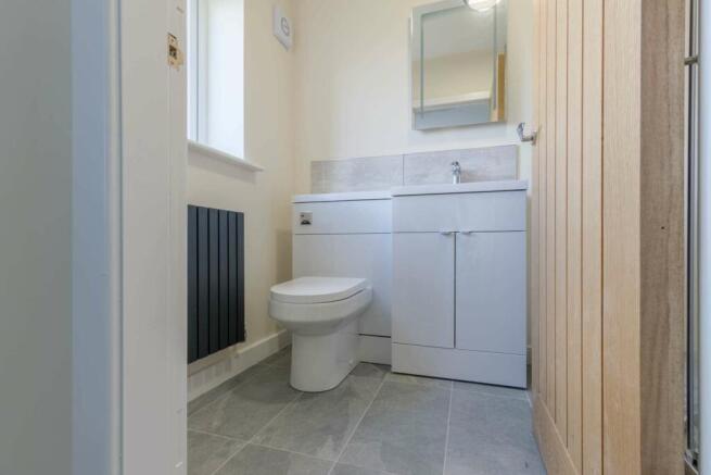 Ensuite to Bed 1