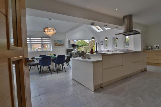 OPEN PLAN FAMILY/DINING ROOM/KITCHEN