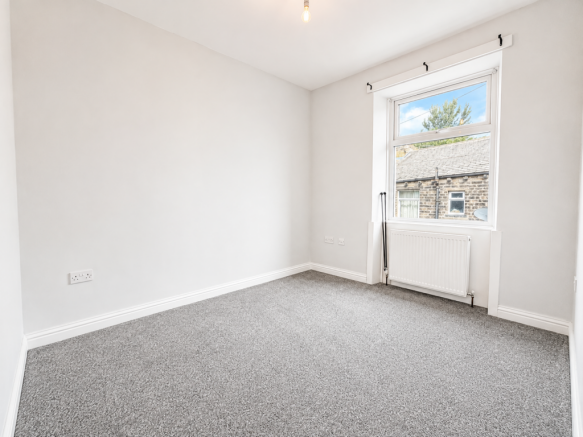 2 bed Terraced to rent Image 5