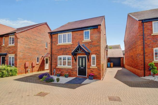 3-bed detached on Morgan Mews, Lichfield, WS13, £400,000