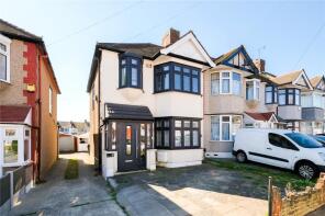 9, Ashbury Gardens, Chadwell Heath, Romford RM6 5UD