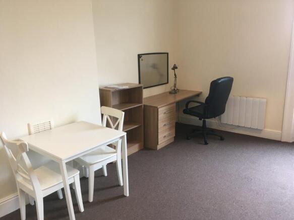 1 bed Apartment to rent Image 4