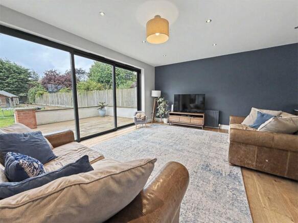 5 bed Detached for sale Image 5