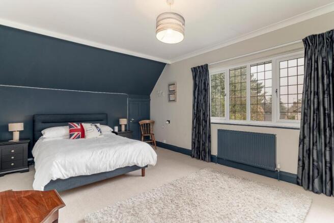 5 bed Detached for sale Image 10