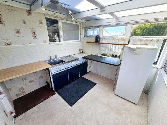 4 bed Semi-Detached Bungalow for sale Image 7