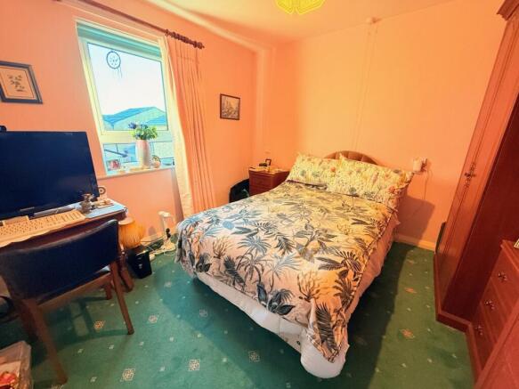 2 bed Flat for sale Image 4